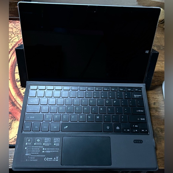 Surface Pro 3 & Microsoft Docking Station & Mouse - Picture 2 of 9